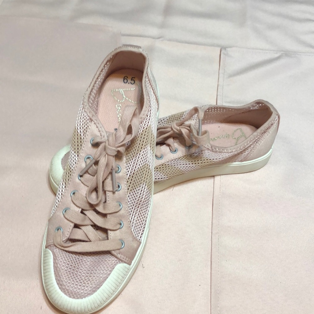 Ladies athletic shoes